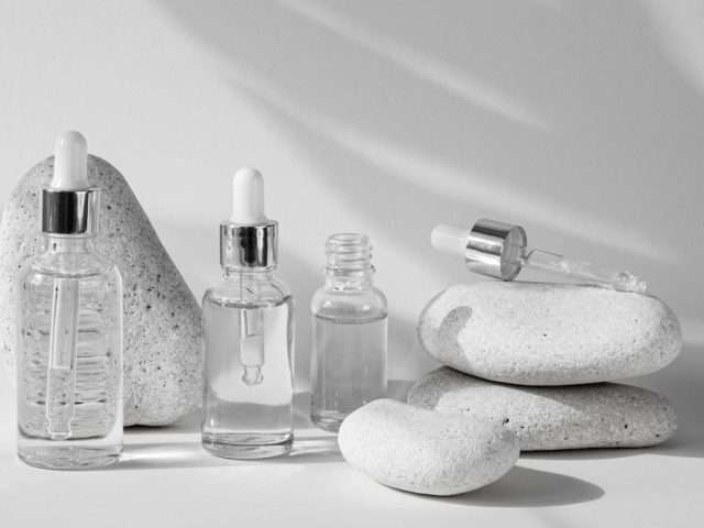 Dermokosmetyki – czym są i jak dobrać odpowiedni produkt do potrzeb skóry?