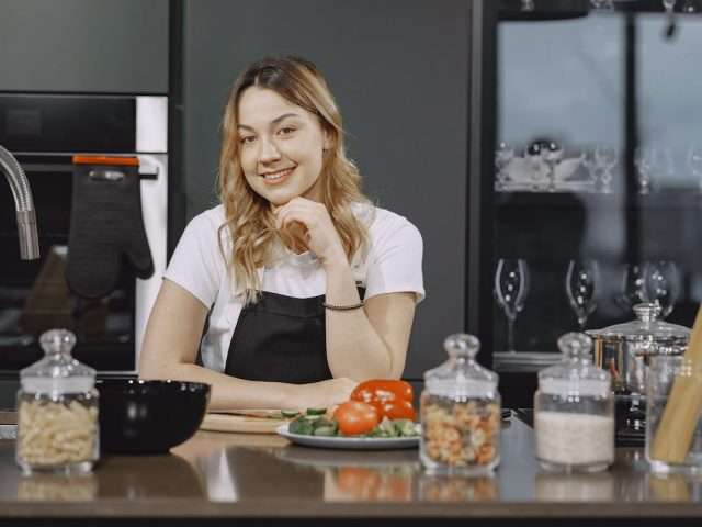 Jak dbać o&nbsp;dłonie podczas pracy w&nbsp;gastronomii?